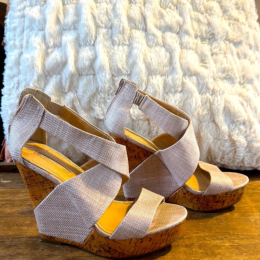 8.5 BCBG generation wedges